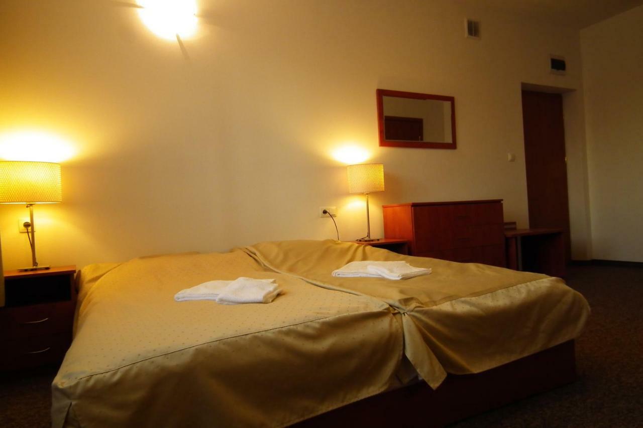 Hotelik Gold Raszyn Exterior foto